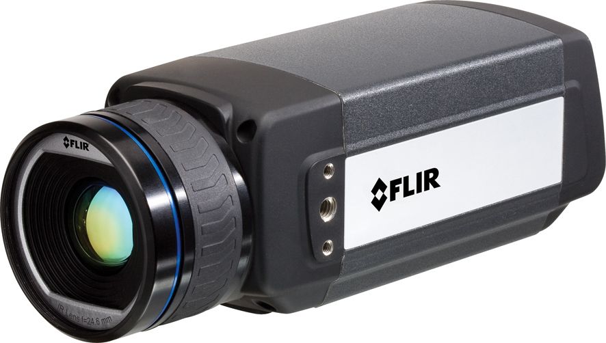 Caméra thermique FLIR A655sc vue de face. Le logo FLIR se trouve sur le côté.
