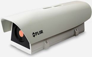 De FLIR A500f camera waarbij de camera zelf in een witte behuizing zit.