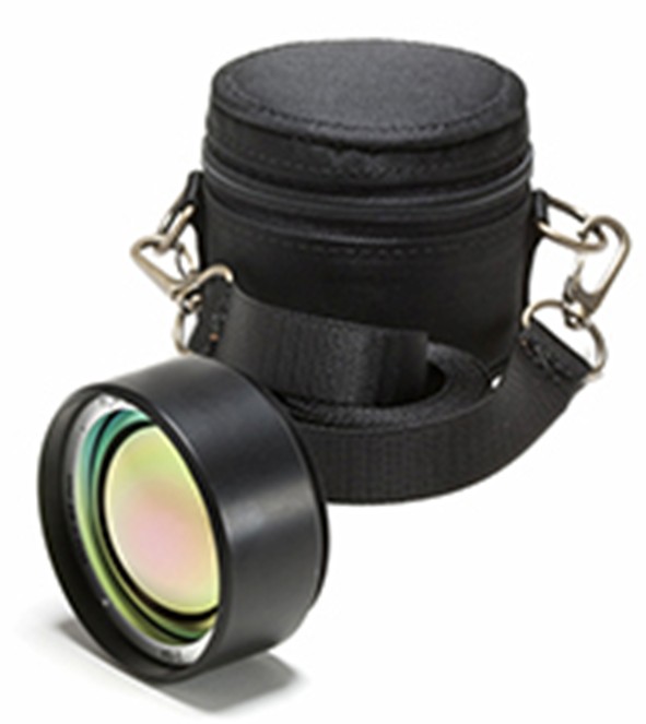 Objectif de gros plan avec un facteur de grossissement de 2,9 pour la caméra FLIR A655sc avec sac d'objectif.