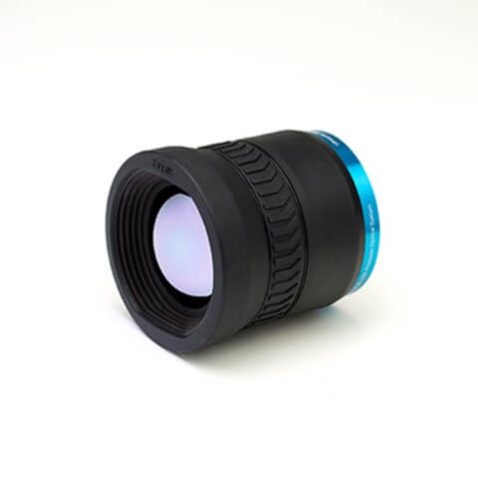 Lens voor de FLIR T1020 thermische camera. Rond de buitenkant van de lens zit een blauw randje dat aangeeft hoeveel graden de lens is.