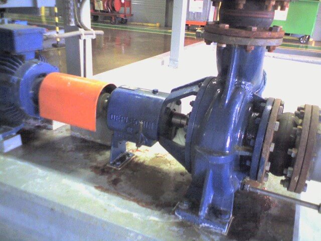 Industriële waterpomp installatie